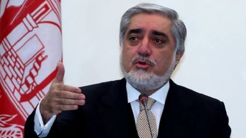 Shebaradio's tweet photo. عبدالله عبدالله رییس اجرائیه در نشست مطبوعاتی که بخاطر تقدیر اعضای تیم ملی فوتبال کشور برگزار شده بود گفت که ورزشکارن همواره باعث خوشحالی مردم شدند.
در این نشست ضمن تقدیر از عضای تیم ملی فوتبال کشور کلید 27 باب آپارتمان نیز برای آن ها در شهرک امارات توزیع شد. https://t.co/t7Tgad1syS