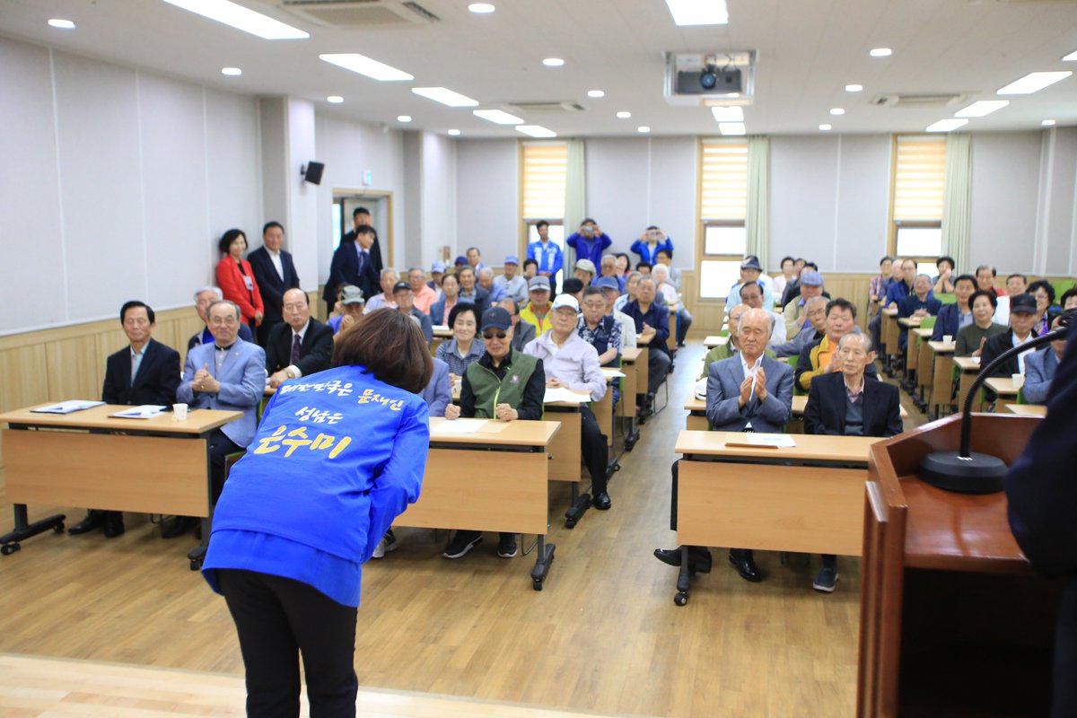 대한노인회 중원지구회 회장단 월례회의를 찾아 인사드리고 왔습니다.
친딸처럼 반겨주신 어르신들, 감사합니다.