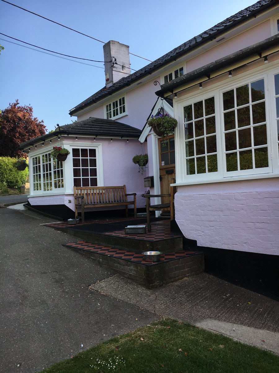 danieln66703756's tweet photo. #Rattlesden Village just now #beautiful #5Bells #CountryLife #Suffolk https://t.co/6d5p61XOGP