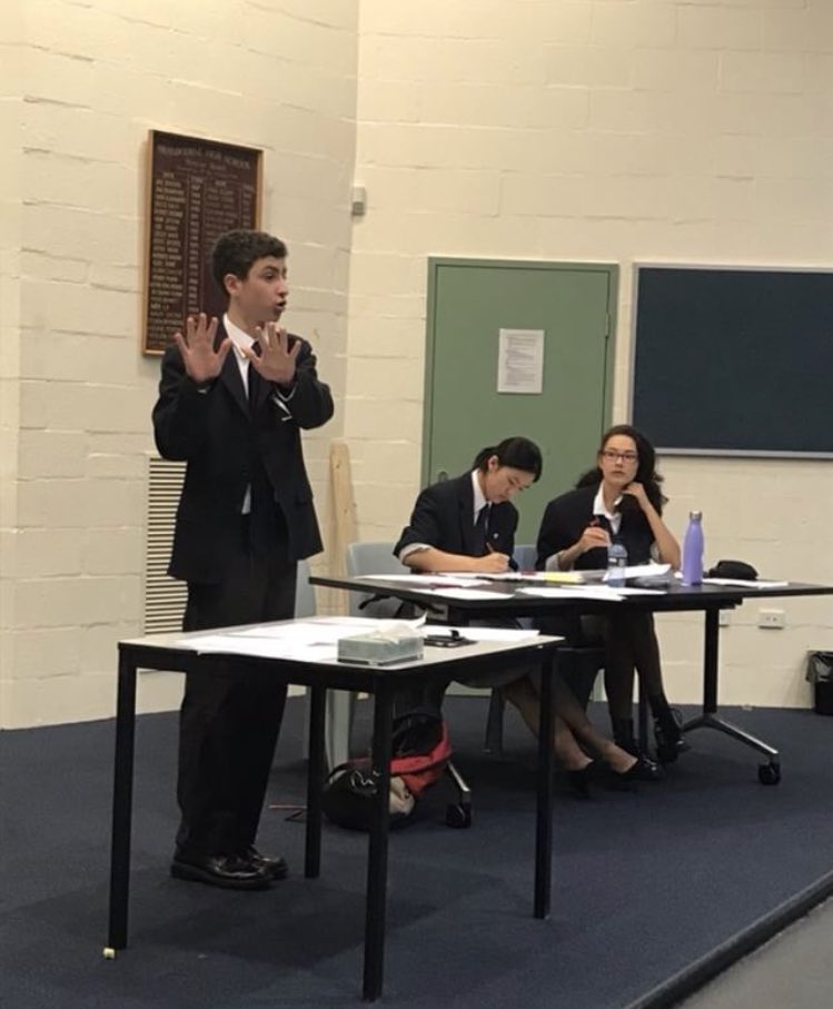 ViccyLeaks's tweet photo. VST telling it as it is against South Australia in the last inround debate of #nsdc2018 (weโre neg on โThat we should ban all offensive artโ) ๐๐ง
๐ธ: our friends and formidable opposition over at @SADebatingAssoc https://t.co/h0xBm194ND