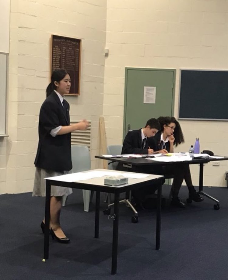 ViccyLeaks's tweet photo. VST telling it as it is against South Australia in the last inround debate of #nsdc2018 (weโre neg on โThat we should ban all offensive artโ) ๐๐ง
๐ธ: our friends and formidable opposition over at @SADebatingAssoc https://t.co/h0xBm194ND