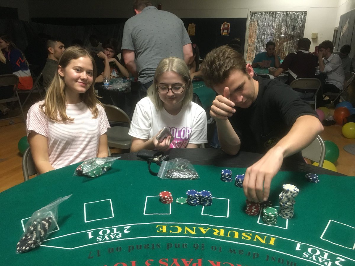 Mrs_E_Ferris's tweet image. Still going strong... love dealing blackjack at #projectgrad