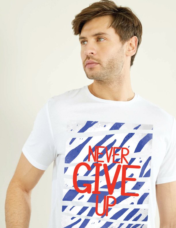 TwentyShirt's tweet photo. En d'autres termes, ne lâchez rien, poursuivez vos rêves, vos ambitions, vos amours : You are beautiful ! 💙  #tshirtdesign #homme #nevergiveup #style #stylemen #stylebloggers #twentyshirt https://t.co/gfmtqQT1XM