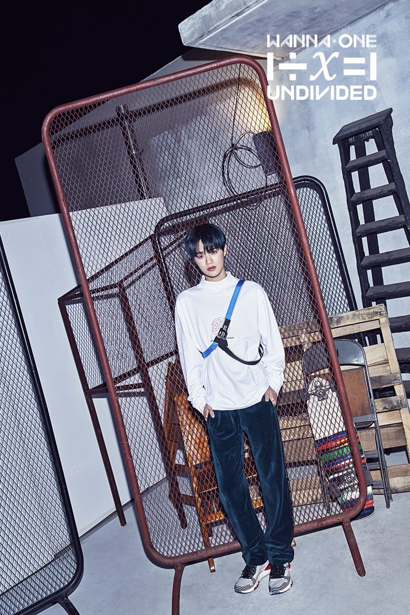 129blinking's tweet photo. 진짜 이대휘.. 비율대박이다 천재아닐수X 셔터를 누를수밖에없는 최고의 피사체..... 컨셉 아직 잘..모르겠고띠용스럽고당혹되고말이나오지않지만  그럼에도 불구하고 대휘 코디 헤어 전부 다 대만족이야 너무 맘에든당....  본체가 너무취향이라 뭘입고뭘하든 취향저격일수밖에 없긴한데 https://t.co/qsOIplAqmz