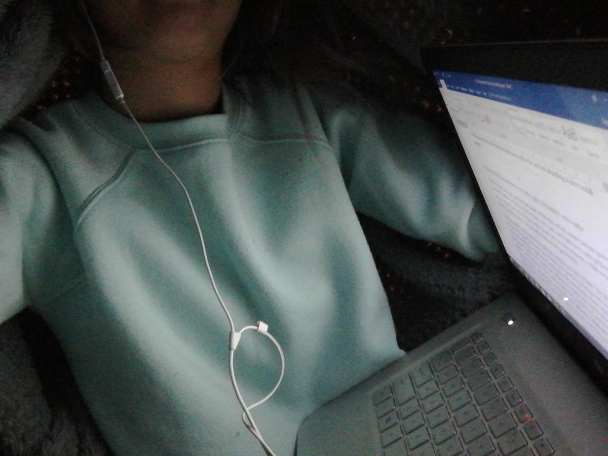 oonleeann's tweet photo. Me recording my podcast under blankets because i think its quieter https://t.co/8tk87DIqnx