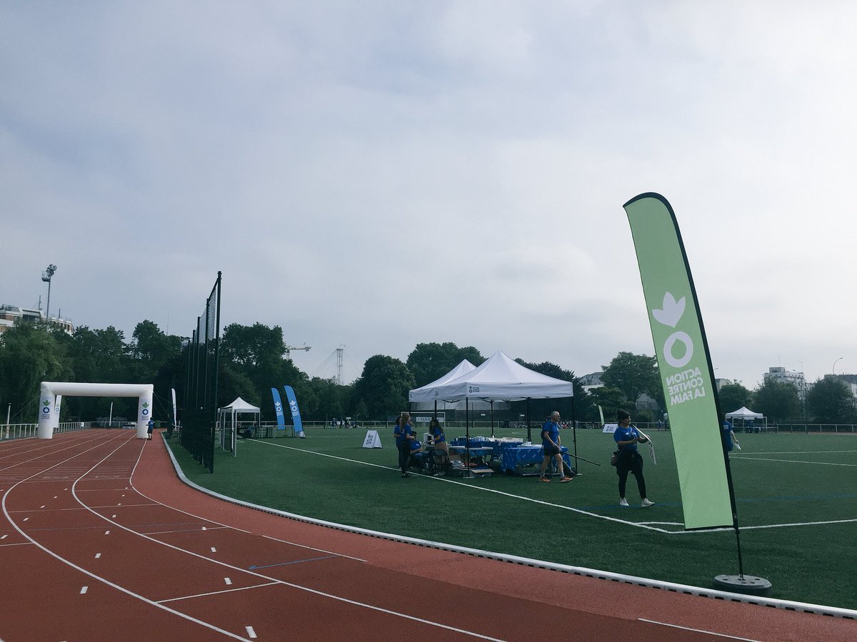 AnneLaureHM's tweet photo. Fin de l’installation de la #coursecontrelafaim 💪 @ACF_France #benevole #lovemyjob #coursforest https://t.co/yptb42WtoS
