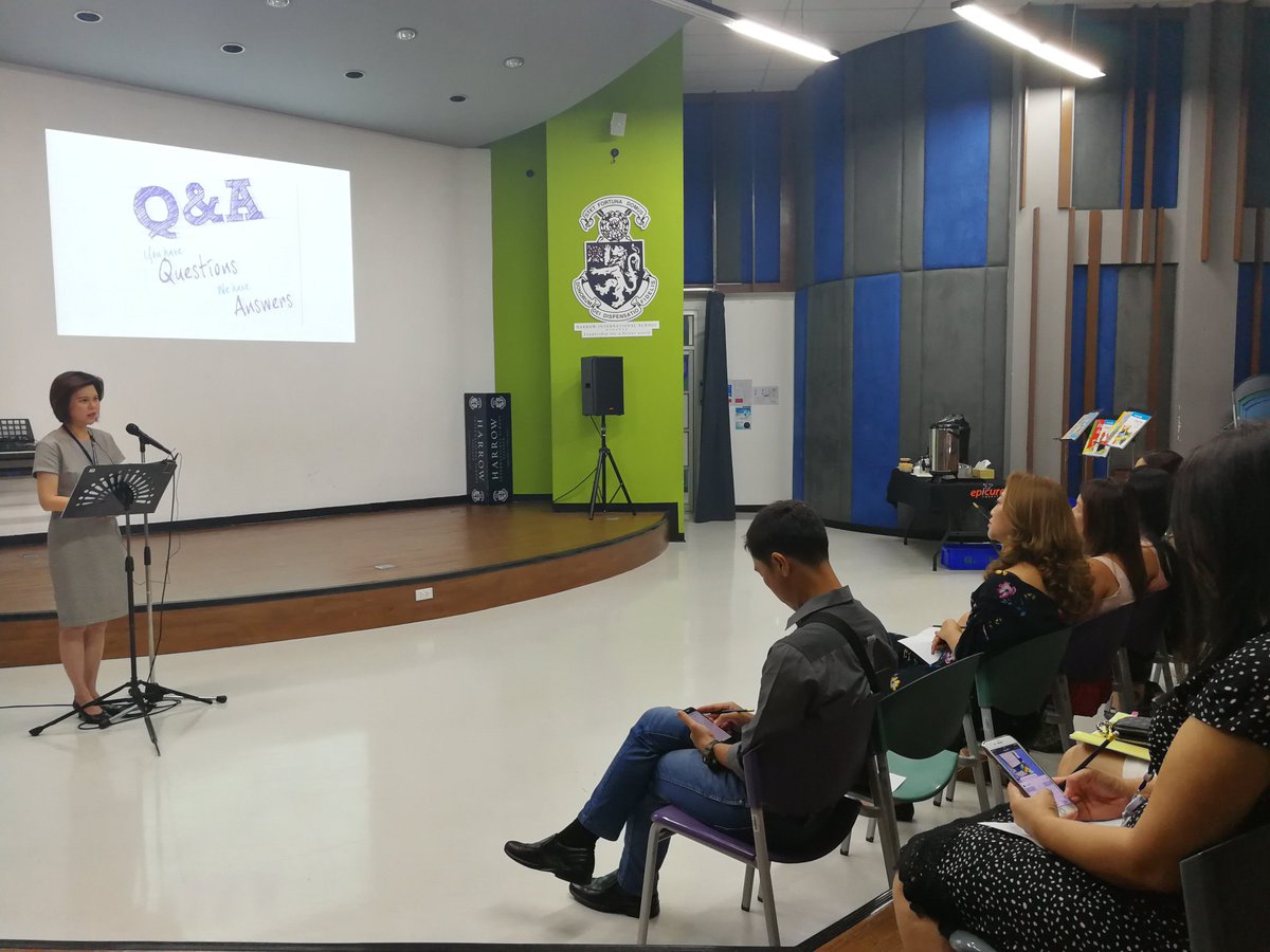 Lang_harrowBKK's tweet photo. Khun Jurairat, Head of Upper School Thai, presenting the Thai Course B Parent Workshop @HarrowBangkok #Thailanguage #ThaiB https://t.co/K4qCUOyytn