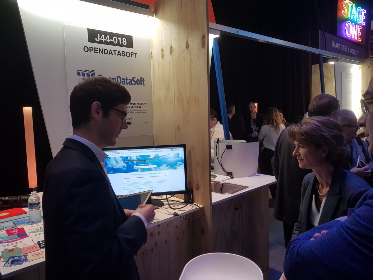 huwise_fr's tweet image. Sur le stand d&apos;#OpenDataSoft @PascalJardin810 en plein pitch devant @isabelle_kocher et @yveslegelard d&apos;@ENGIEgroup. Venez profiter de son expertise sur notre stand @VivaTech 😎