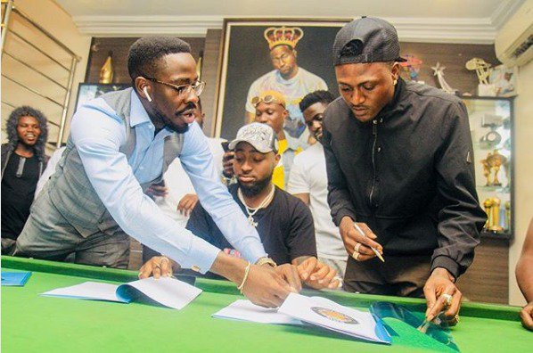 thecableng's tweet photo. ‘#Shepeteri’ singer Idowest inks deal with @iam_Davido’s record label | TheCable https://t.co/JOraZc2KL6 https://t.co/eJsTeLcZXq