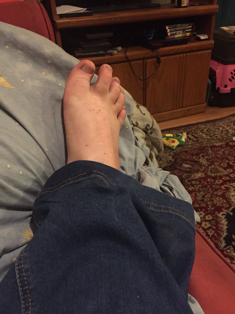 OnlyLadyLilith's tweet photo. You should be at my sweaty, sore feet rubbing them because you know it pleases me, all while I go through the wallet that YOU gave me, taking every single dollar that you worked for.
#findom #Payme $end #cashcow  #Stopwastingmytime https://t.co/19sBhAcxKL