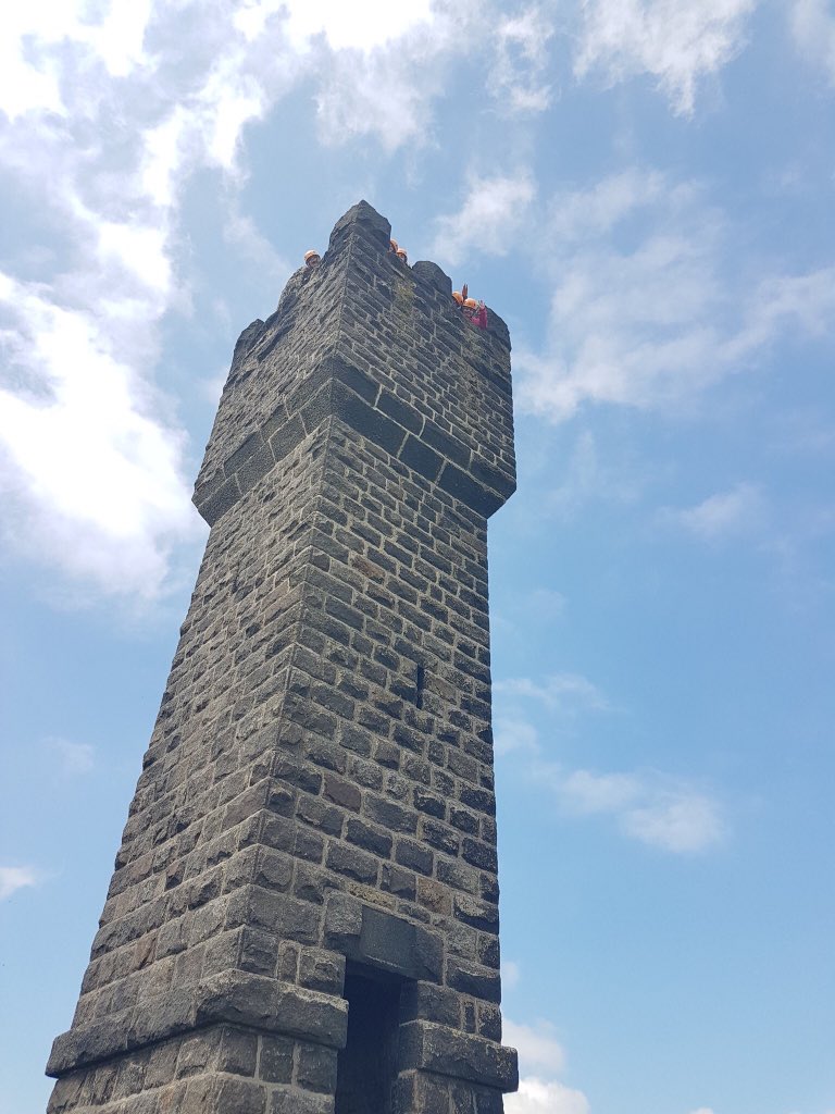 Miss_Robson_7's tweet photo. Dizzy heights yesterday rock climbing and abseiling! π§ββοΈπ§π»ββοΈ #BoothferrydoesHighAdventure2018 @BoothferryPS https://t.co/MYvBypfen2