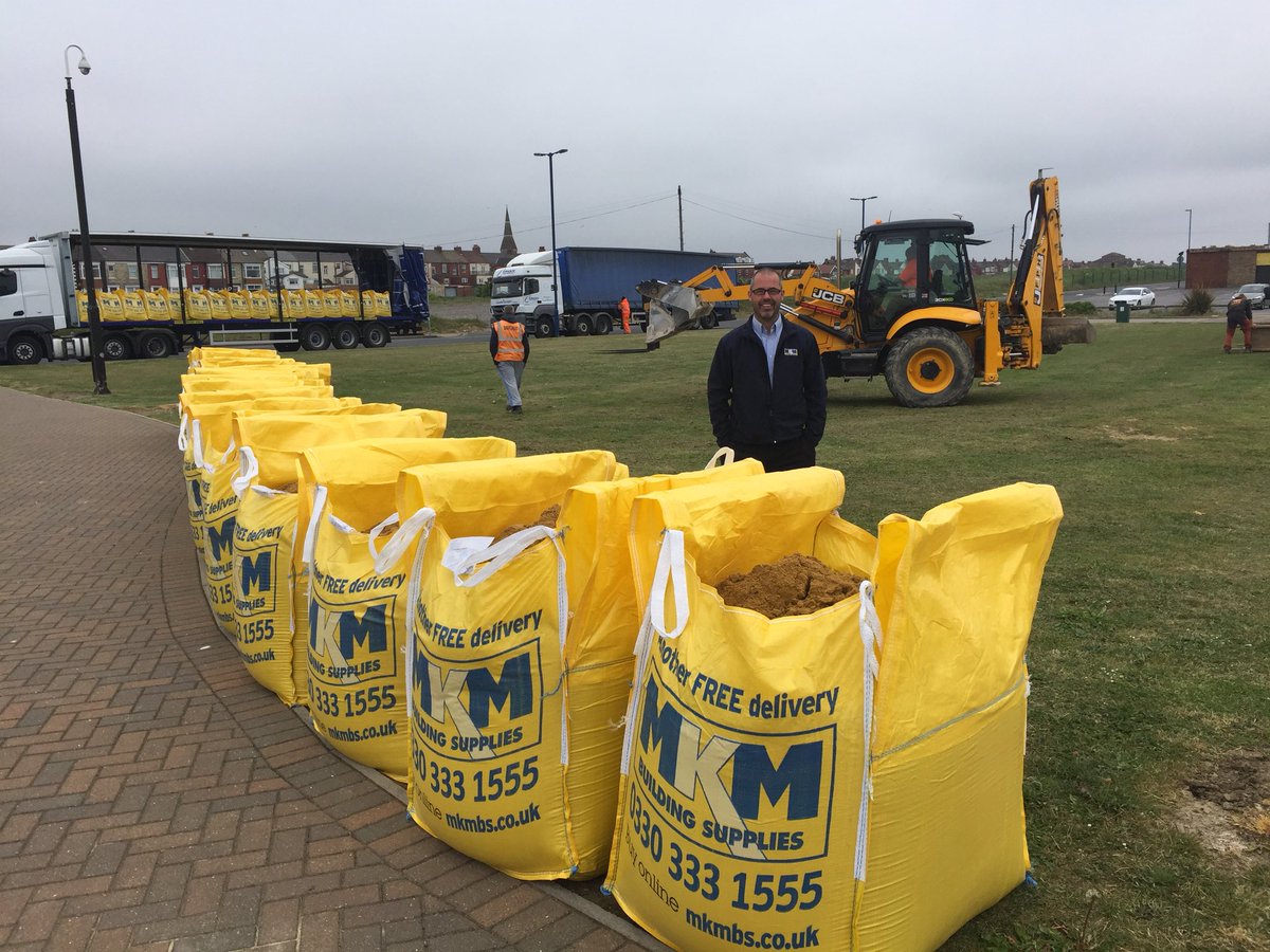 KOTSRedcar's tweet photo. The sand has arrived in Redcar. And so to work! @SandSculptureUK @RedcarCleveland @Carl_Quartz @friendsofredcar @RedcarHalf @lovembro @BBCTees @EveningGazette @graemeecho @ThriftFest @kiddstock @SummerSound2018 @Redcartown https://t.co/ga3VfZtnfF