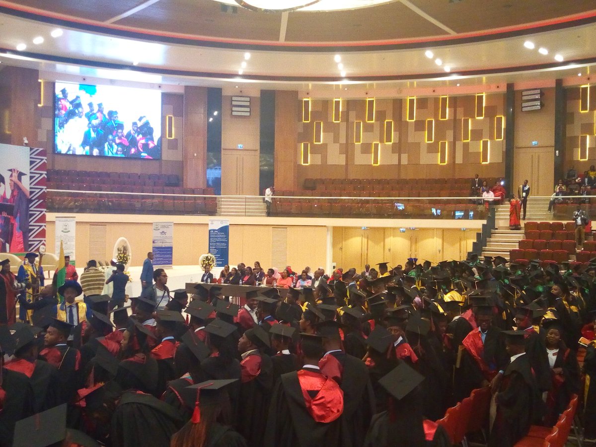 irankunda_j's tweet photo. Happening: 6th Graduation ceremony of @UTB_Rwanda where 512 students are about to get their bachelor's degrees in #TTM, #HRM and #BITat @RadissonKigali #6thGraduation @TtKayiranga @GAERGRwanda @rpfinkotanyi https://t.co/kpEjsoK9l8