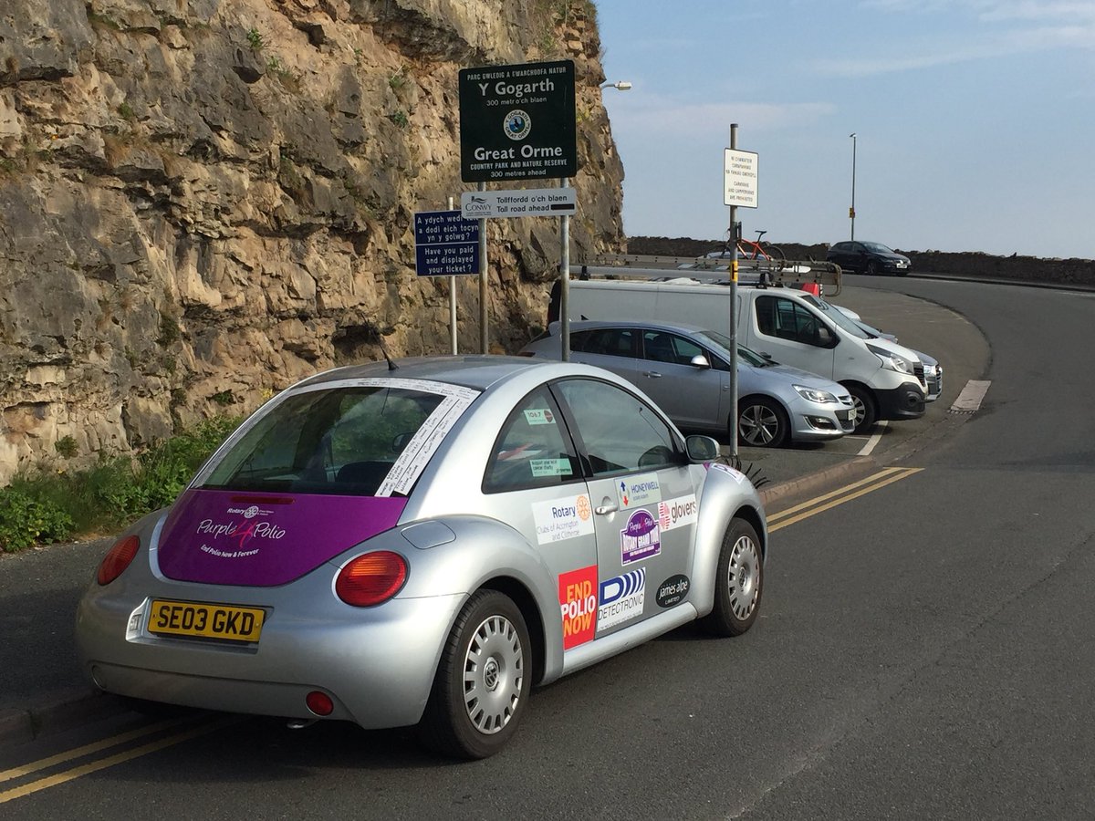 CancerBikeMan's tweet image. #Rotarygrandtour Checkpoint #23 - #AdcoteHouse #Llandudno and owner Mike Dean, followed by a quick peek at #GreatOrme. @ClitheroeRotary @RotaryGBI @EndPolioNow @malcrotary Next stop #Manchester Airport!