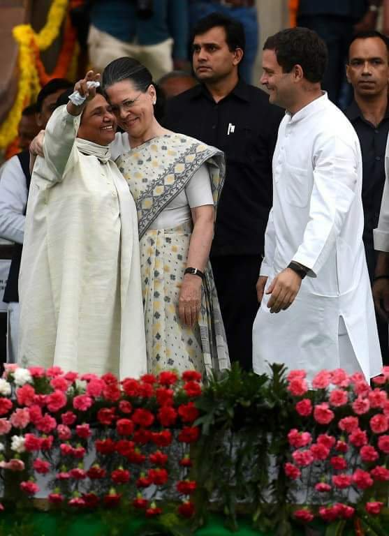 nareshtanwar_'s tweet photo. वो मोदी हे ना ... थारे छोरे को PM तो दूर सरपंच तक नहीं बनने देगा-- माया मेडम
#ModiFor2019 
#2019Elections 
#ModiVsOppn 
#ModiGovt 
#Modi 
#FitnessChallenge 
#PMModi https://t.co/oixUVX3ouk