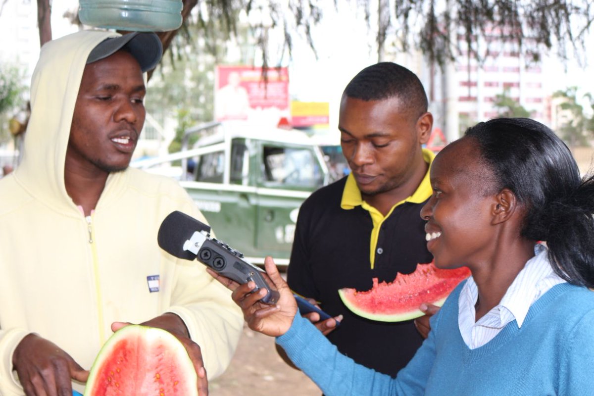 #QwetuKaziniTBT katika kazi  zetu tunakutana na Mburu aliyesomea web designing lakini sasa anauza matunda