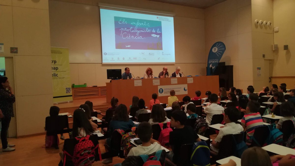 UPCVilanova's tweet photo. Avui donem la Benvinguda els alumnes de 1r. de @pompeufabravng, P-5 de @TeresesVilanova, 1r. d' @Escola_Aragai i 2n. d' @epiavilanova amb motiu del 13è Congrés de Ciència, un dia
més els infants són els protagonistes de la Ciència! https://t.co/HksHHX5o7k