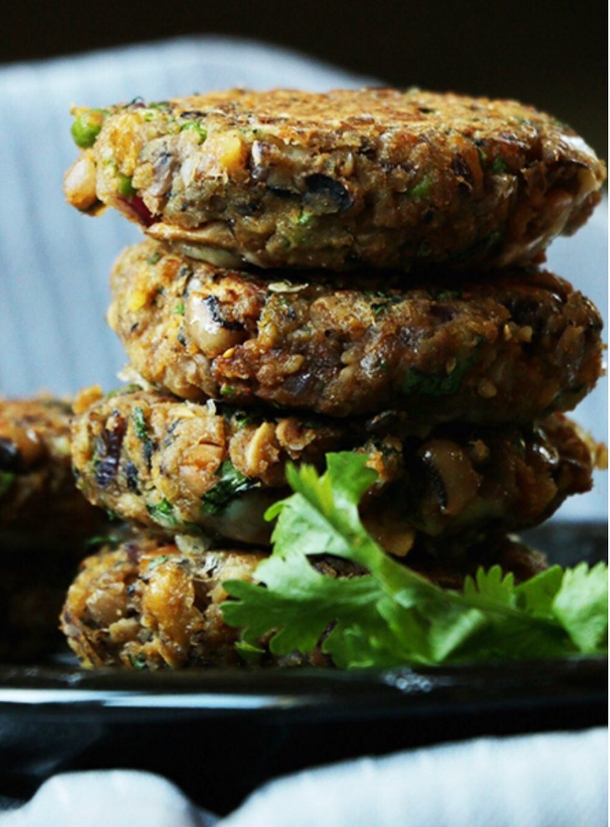 Celebrating Summer with these black eyed pea burgers, check out the recipe in our stories!
.
.
#chelseaflowershow #chelsea #flowershot #BEPPSplease #Thursday #flowers #burgers #summer #summerecipe #dinneridea #bepps