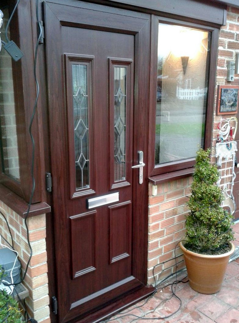 If your clients are looking for a cheap uPVC front door that will not only keep them secure in their home but will also last for years to come - then look no further!
We supply uPVC Front Doors to the trade at amazing prices!
framestyle.co.uk/front-doors/
#upvc #upvcdoor #frontdoor