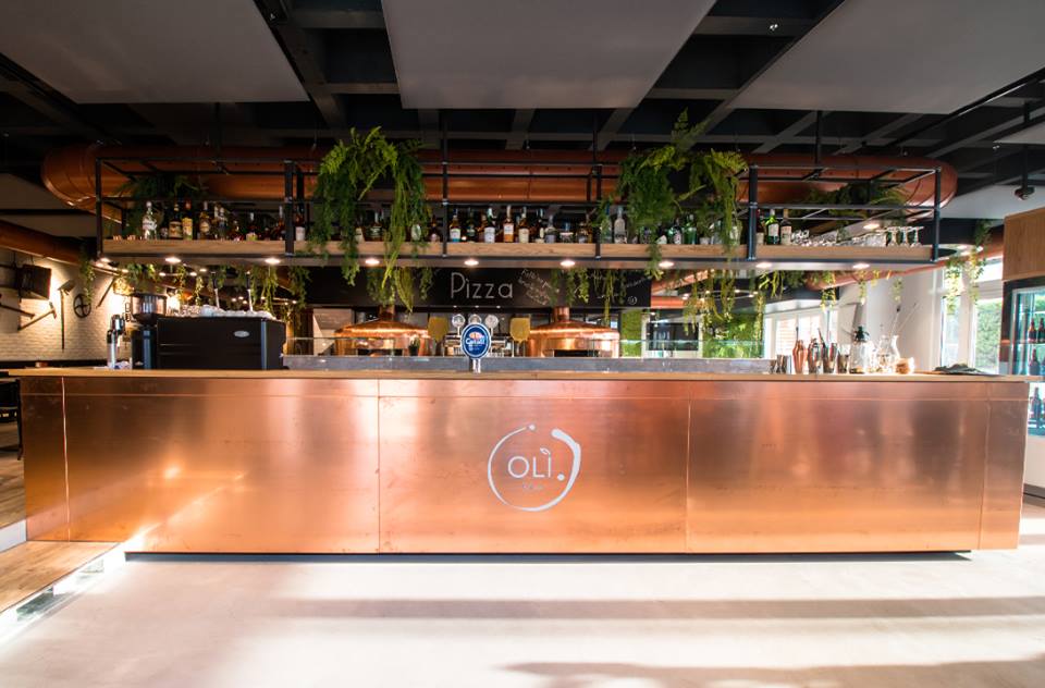 AliGroupFS's tweet photo. Have a look at the latest project of Mareno: Olì360 - Pizza Cucina Bistrot, a modern restaurant that combines design and high quality food prepared in a wonderful open kitchen of Mareno STAR90 line.
#marenoali #star90 #cooking #kitchen #aligroupFS #aligroupFSprojects https://t.co/5aDUi6bC8N