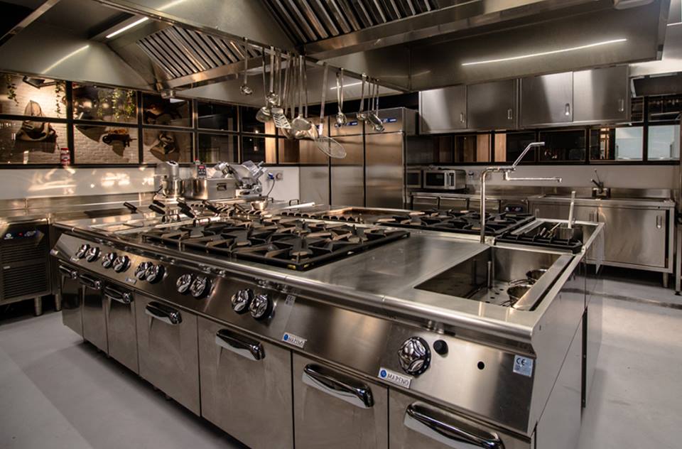 AliGroupFS's tweet photo. Have a look at the latest project of Mareno: Olì360 - Pizza Cucina Bistrot, a modern restaurant that combines design and high quality food prepared in a wonderful open kitchen of Mareno STAR90 line.
#marenoali #star90 #cooking #kitchen #aligroupFS #aligroupFSprojects https://t.co/5aDUi6bC8N