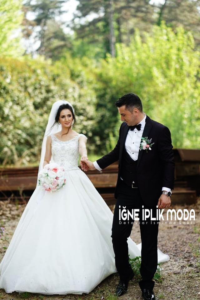 Romantik ve zarif!
#iğneiplikmodagelini sevgili Feyza Hanım tercih ettiği gelinliği ile muhteşem görünyor. Sizler de hayallerinize kavuşmak için hemen igneiplikmoda.com web adresimizden online randevu alın, indirim fırsatlarında yararlanın!
#iğneiplikmoda