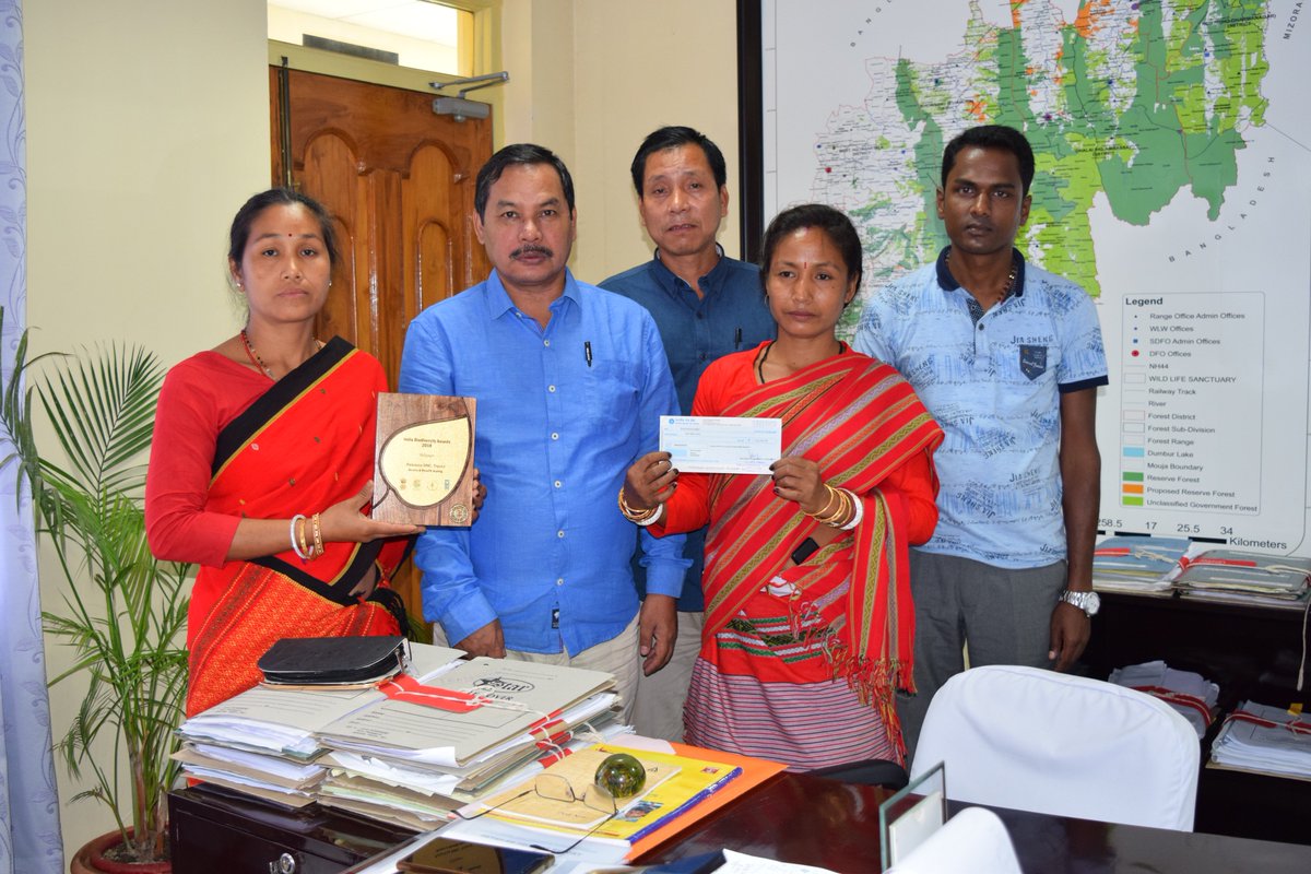 Hon'ble Minister for Forest met with the Chairman of Raipassa and Sikaribari BMC and congratulated them for their achievements.