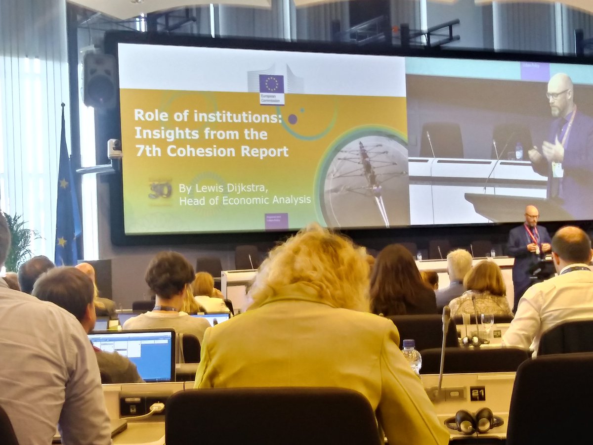 InteroperableEU's tweet photo. Institutions play a crucial role in #CohesionPolicy.Transparency & efficiency in #publicadministrations are crucial, by Lewis Dijkstra @#admincapacity Conf. That's why we bring #publicadministrations closer 2 businesses & citizens by making them #digital: https://t.co/mKAZYQohkx https://t.co/nrvcJacvCB