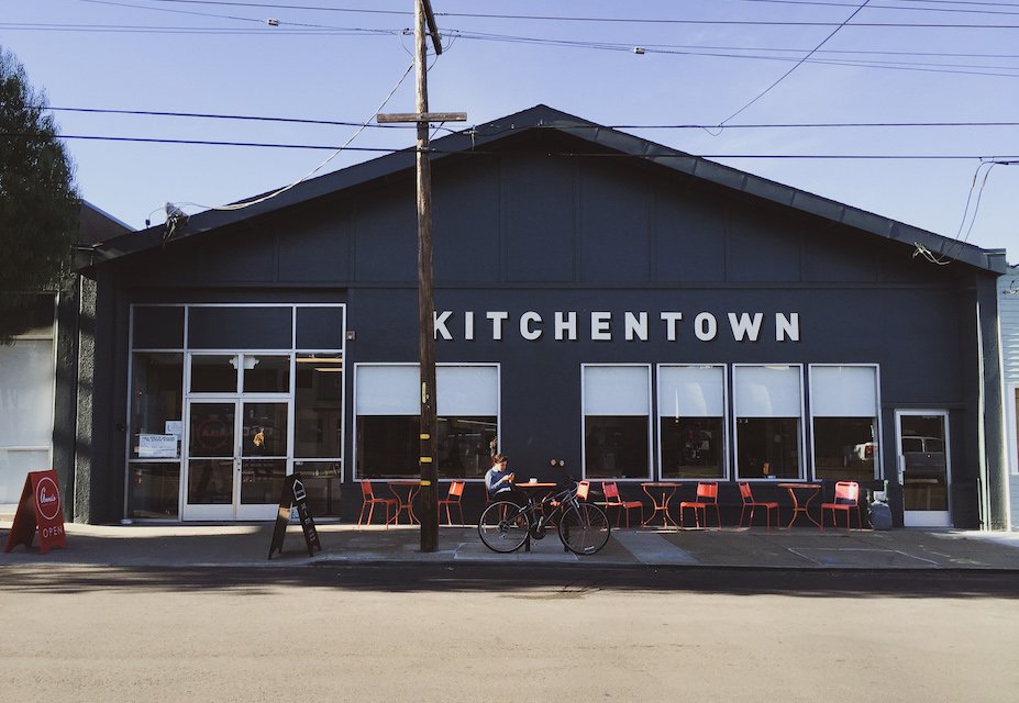 gruenderszene's tweet photo. Familienunternehmen @BahlsenCookies bringt Food-Inkubator @KITCHENTOWN aus dem Silocon Valley nach #Berlin (via @NGIN_Food) https://t.co/sWvN9p5Txu https://t.co/k8JLXvoOiy