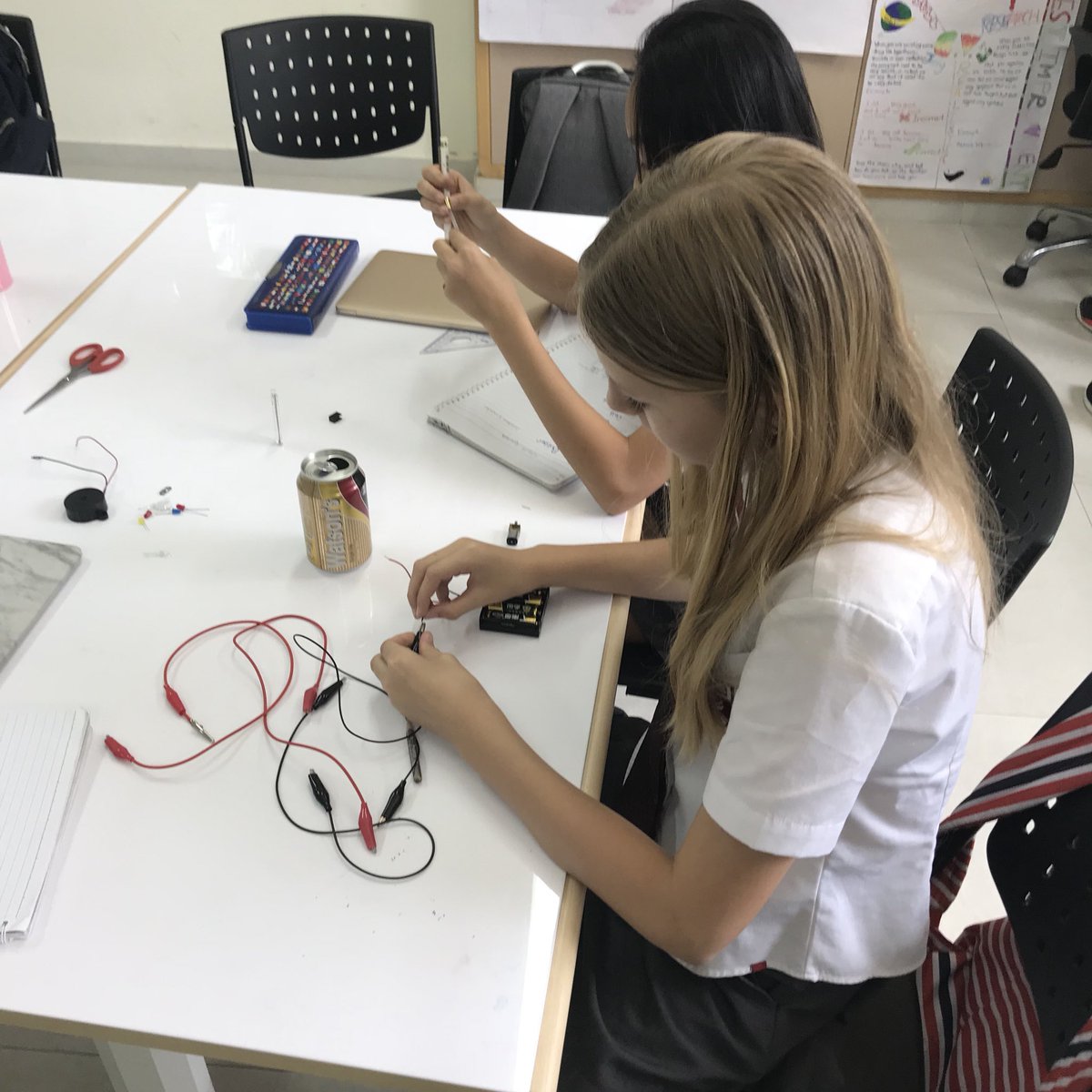 mrs_brogers's tweet photo. 6L created a strategy to test if items around the classroom were conductors or insulators! #ISNScience #GoISNS #inquiry https://t.co/z9VieHGKta