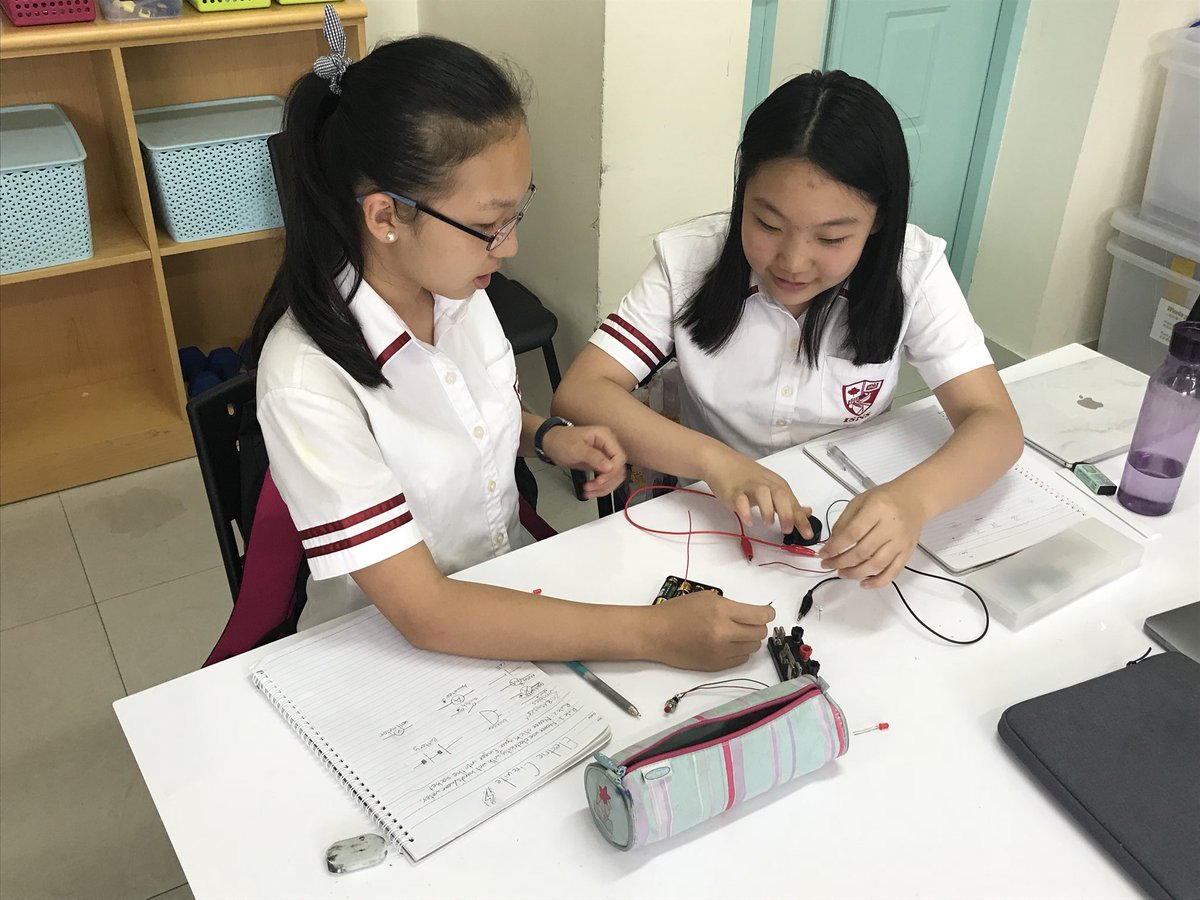 mrs_brogers's tweet photo. 6L created a strategy to test if items around the classroom were conductors or insulators! #ISNScience #GoISNS #inquiry https://t.co/z9VieHGKta
