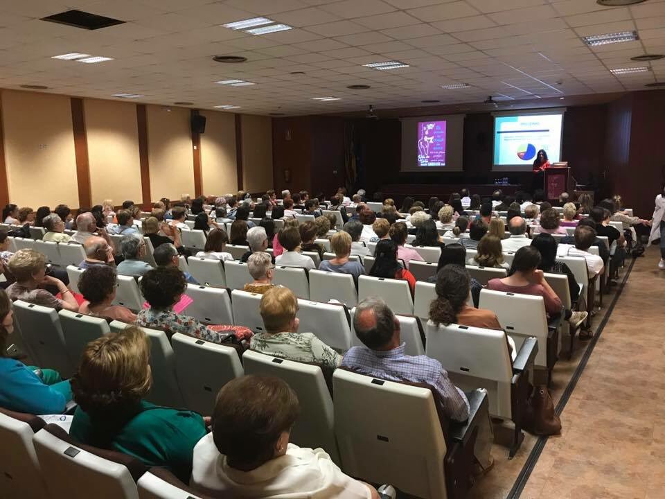 Como todos los años y van 13. El servicio de cirugía de mama del Hospital de Sagunto , organiza mañana tarde de 16’30h a 19’30 en el salón de actos, una jornada sobre reproducción  después del cancer de mama, actualización en linfedemas y entorno familiar.
Estais tod@s invitados.