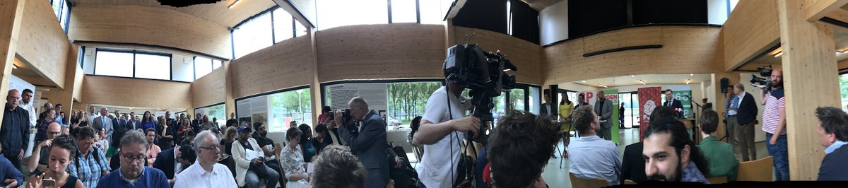 KemalRijken's tweet photo. Volle bak in het Van Eesterenmuseum bij presentatie collegeakkoord. Veel meer mensen dan vier jaar terug bij presentatie akkoord vorig college (D66, VVD, SP) in Zuidoost. Ook veel meer animo nu? #nieuwcollege #GrLPvdASPD66 #amsterdam https://t.co/cZQnxUJ0hK