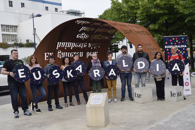 Euskararen erabilera askatzeko aro berriari ekin diote oarsoaldea.hitza.eus/2018/05/24/eus…