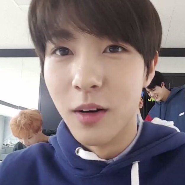 renjun the fox tweet media