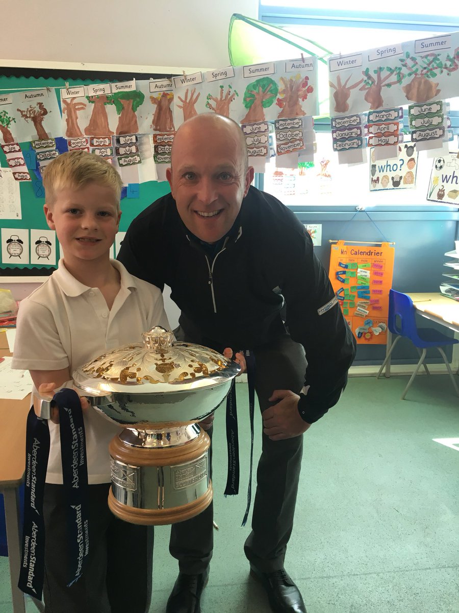 P2WCockenziePS's tweet photo. We had an interesting visit from professional golfer Colin Fairweather today learning about golf. @CockenziePS @cfgolf1 https://t.co/UlWcGQOuht