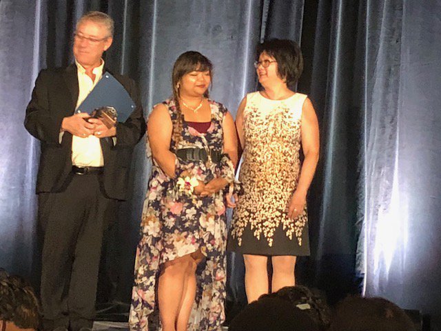 bmoctvhs's tweet photo. #hornet graduate and dramatist, Melissa Daligdig, thanked the Tallmans. her parents and supporters with a heartfelt poem, Wednesday night at the @tallmanfound dinner.  She graduates from the U of M with a degree in Environmental Design. #winnipegsd https://t.co/ZNfrzeZp6T