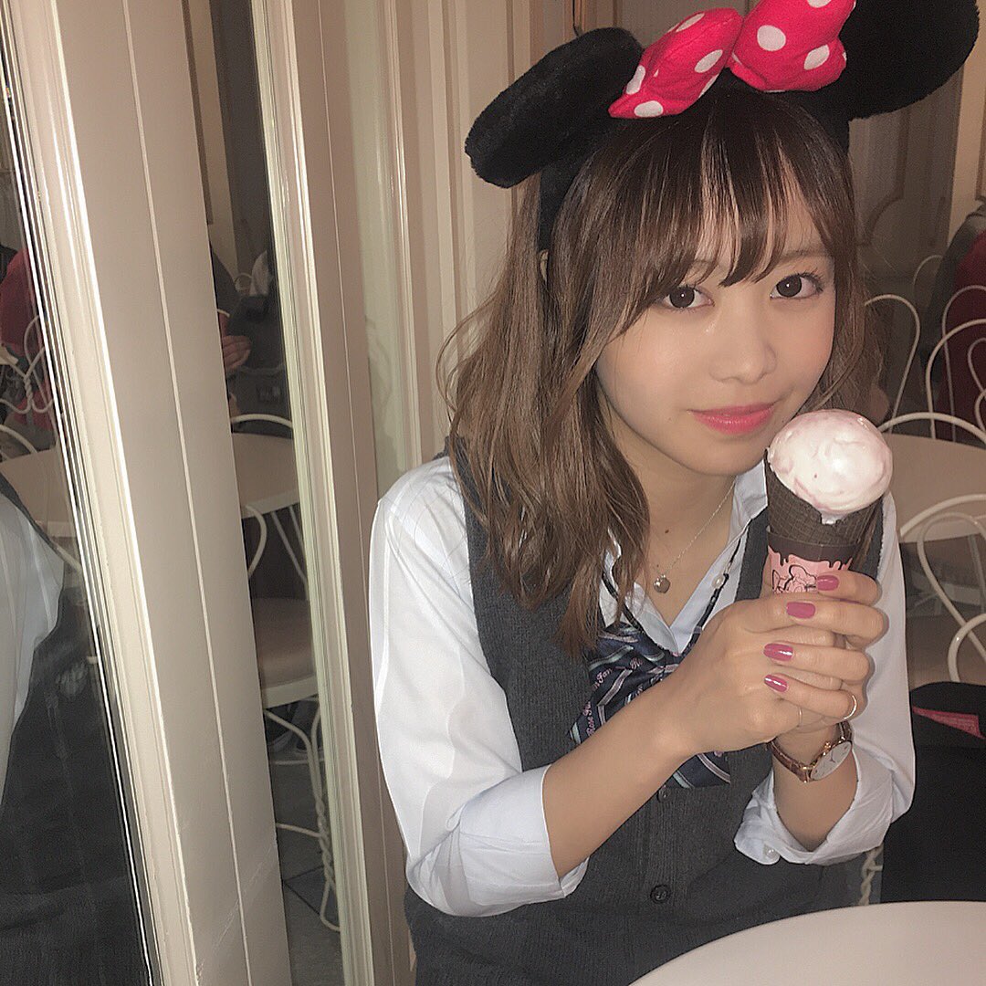 luna_fz0703's tweet photo. こんな彼女でよければ彼女と制服ディズニーなうとかそういう奴とかに適当にどうぞ😳
4枚目の私眩しそうすぎてしんどい顔してるけど https://t.co/vzn2GNraLZ
