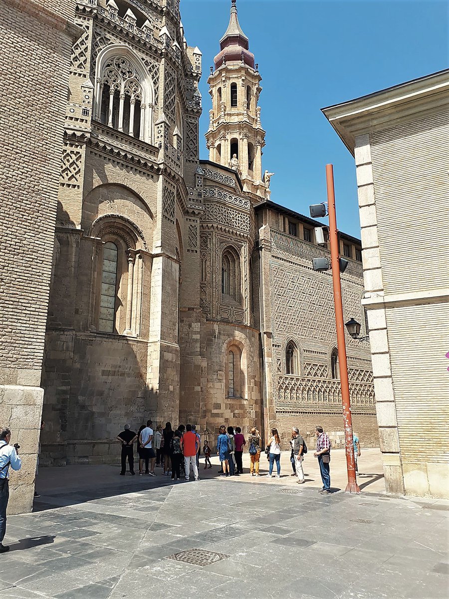 aragusta2018's tweet photo. Todas las semanas, @zaragusta te ofrece Free Tour, aquí hay algunas fotos de la última. Podrás descubrir los lugares más interesantes del centro histórico, como el barrio del Tubo, la catedral de la Seo y muchos otros más. Punto de partida: 11h en la plaza de España. https://t.co/NUFb0YFBCY