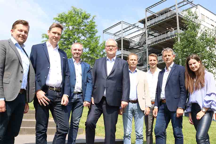 HBO en MBO slaan handen ineen op TIV. Windesheim, NHL Stenden Hogeschool, Hogeschool Saxion, TechForFuture, Green PAC, Deltion College, iLab, Drenthe College, DC Tech, Composiet Fieldlab en Technicampus nemen gezamenlijk 350m² af op TIV Toekomstcampus. 
booking.evenementenhal.nl/nl/technische-…