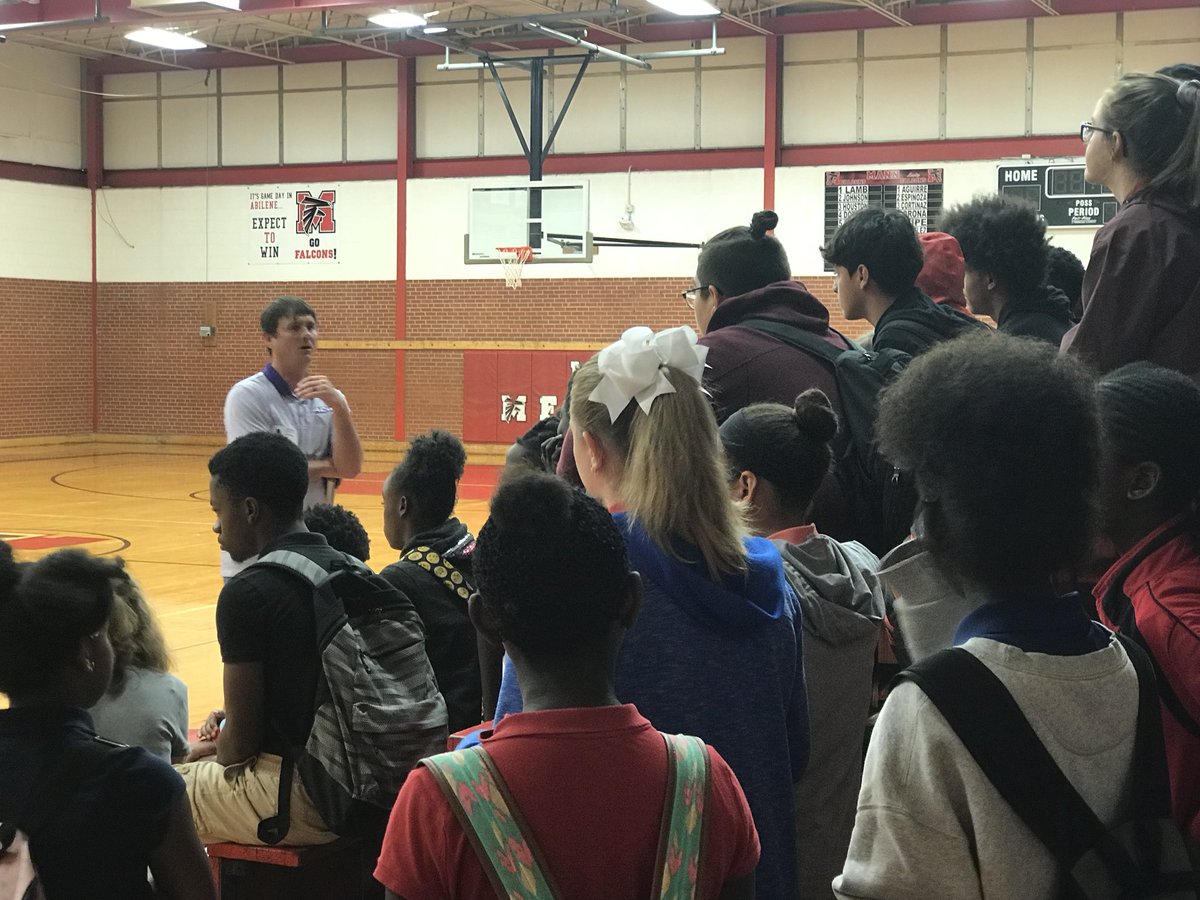 BigCountryFCA's tweet photo. Thank you @ACU_MBB @CoachGoldingACU for speaking #truth & #life! What a wonderful morning!! #donuts #music #fellowship #MannFalcons #BigCountryFCA https://t.co/YGaTgecZWo