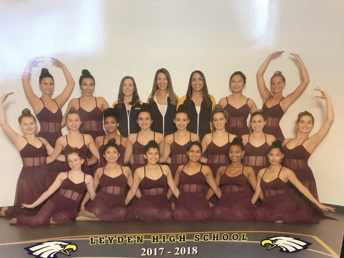 MichelleCoon212's tweet photo. Thank you to @LHSLeydenettes and @Leydenathletics for an amazing 6 years. It was an absolute joy to be your coach! Now, on to Seattle! ☺️😭 https://t.co/gkqz1JeEhh