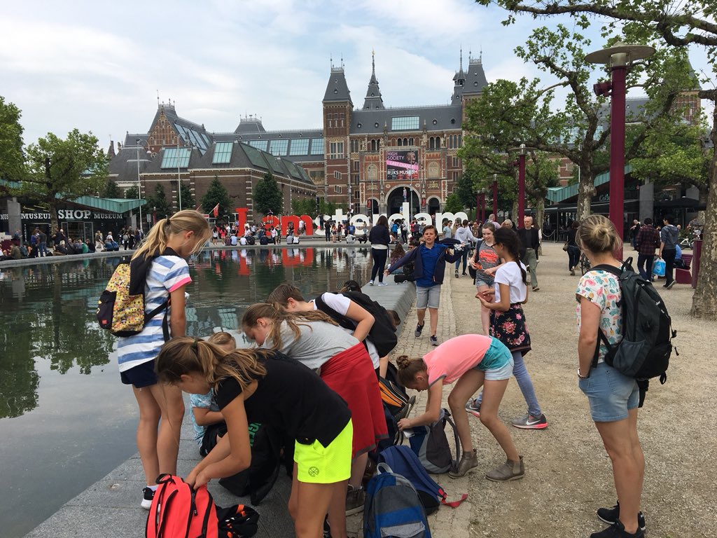 CBSDeBorgh's tweet photo. Even cultuur snuiven! https://t.co/lq06X9Bh4G