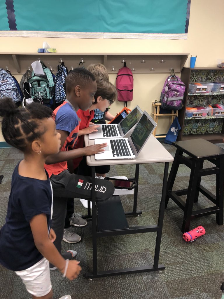 StaceyBurchHEB's tweet image. Competing to see whose business will be the most profitable. #financiallit #teambce #lastbell