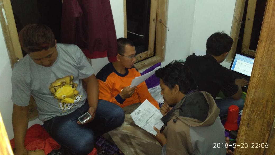 Jld09547075's tweet photo. Pendataan warga kalitengah kidul oleh tim @ParikesitPrb https://t.co/bqH9l6Pgt7