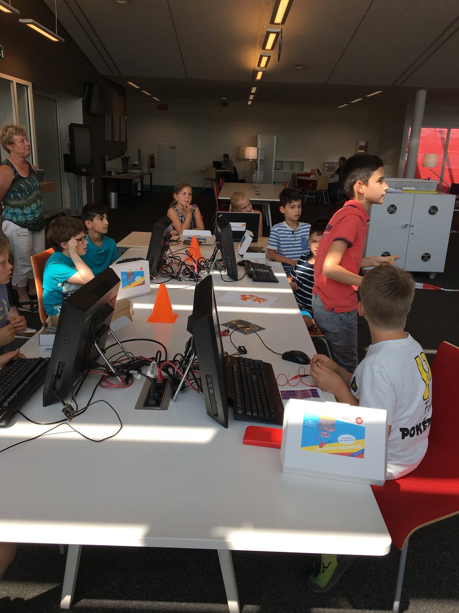 Bibliotheek Helmond-Peel (@bibliotheekhp) on Twitter photo De 2e <a href="/TechPlaygrounds/">Tech Playgrounds</a> in Bibliotheek Helmond is superdruk. Tip: als je wilt komen, eerst aanmelden bibliotheekhelmondpeel.nl/techplayground De 2e <a href="/TechPlaygrounds/">Tech Playgrounds</a> in Bibliotheek Helmond is superdruk. Tip: als je wilt komen, eerst aanmelden bibliotheekhelmondpeel.nl/techplayground