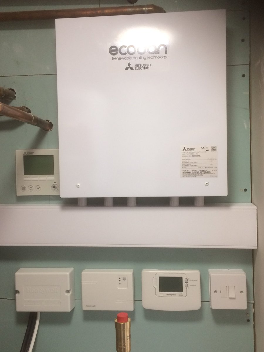 dottsolutions's tweet photo. Heat pump &amp; bits today. Customer: ‘Oh well, at least it’s quite neat in there’

Quite? Glad I was aiming high!😂 https://t.co/HPIq7yJTfU