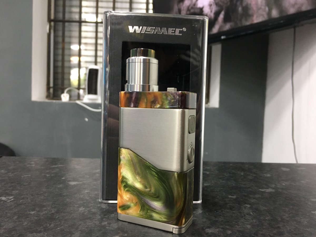 VapeworldOldham's tweet photo. Wismec Luxotic NC can use both 20700 batteries aswel as 18650 with the sleeves provided, also can run in both series and parallel #wismec #luxoticNC #series #parallel #20700 #18650 https://t.co/BasTC8RKde