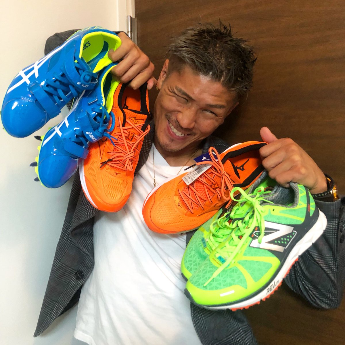 Uzivatel 城戸 康裕 Na Twitteru わたくしきーちゃんの足を支えてくれるネオンバリバリのバディを一気に３つget Newbalance の中距離用のランシューと Mizuno の長距離用のランシューと Asics の競技用の短距離スパイク スパイク とか中学の時の陸上部以来で