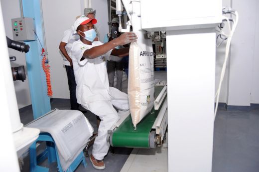 Numa parceria com o Governo, a Fazangola pretende relançar o projecto #agroindustrial de arroz em Manquete, na província do Cunene, o mais tardar este ano. O arroz é um elemento importante na dieta #angolana com elevados benefícios na saúde.